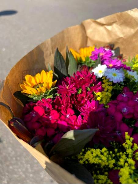 Empfang und Signage mit Blumen